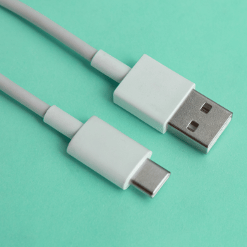 Usar carregadores e cabos USB emprestados: será que essa é uma atitude segura?